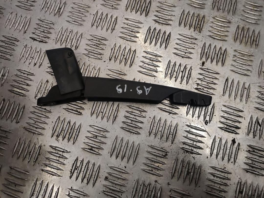 щеткодержатель задний Mini Cooper 1 поколение 2001, 1.6 л., W10 B16 A, бензин, АКПП, красный, хетчбэк 5 дв. - фото №1