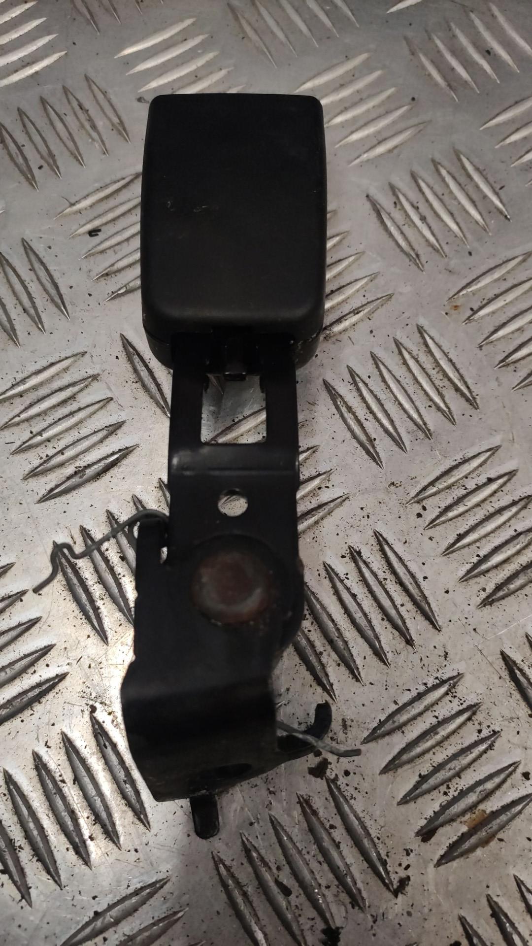 замок ремня безопасности Mercedes-Benz M-Класс W164 2007, 3.0 л., OM 642.940, дизель, 1648601589 - фото №1