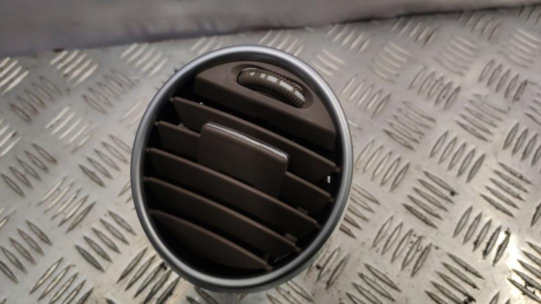 дефлектор обдува салона Mercedes-Benz M-Класс W164 2007, 3.0 л., OM 642.940, дизель, 1648302154 - фото №1