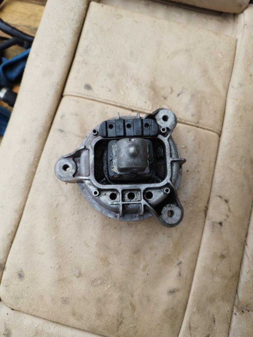 подушка крепления двигателя BMW 5 серия F07/F10/F11 2010, 3.5 л., N55 B30 A, бензин, 6781562 - фото №1