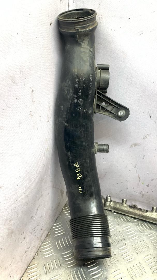 патрубок турбины BMW 5 серия F07/F10/F11 2010, 3.0 л., N55 B30 A, бензин, 7583726 - фото №1