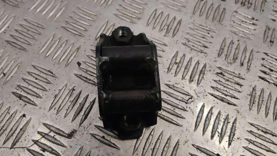 крепление стабилизатора / втулки стабилизатора Mercedes-Benz M-Класс W164 2007, 3.0 л., OM 642.940, дизель - фото №1