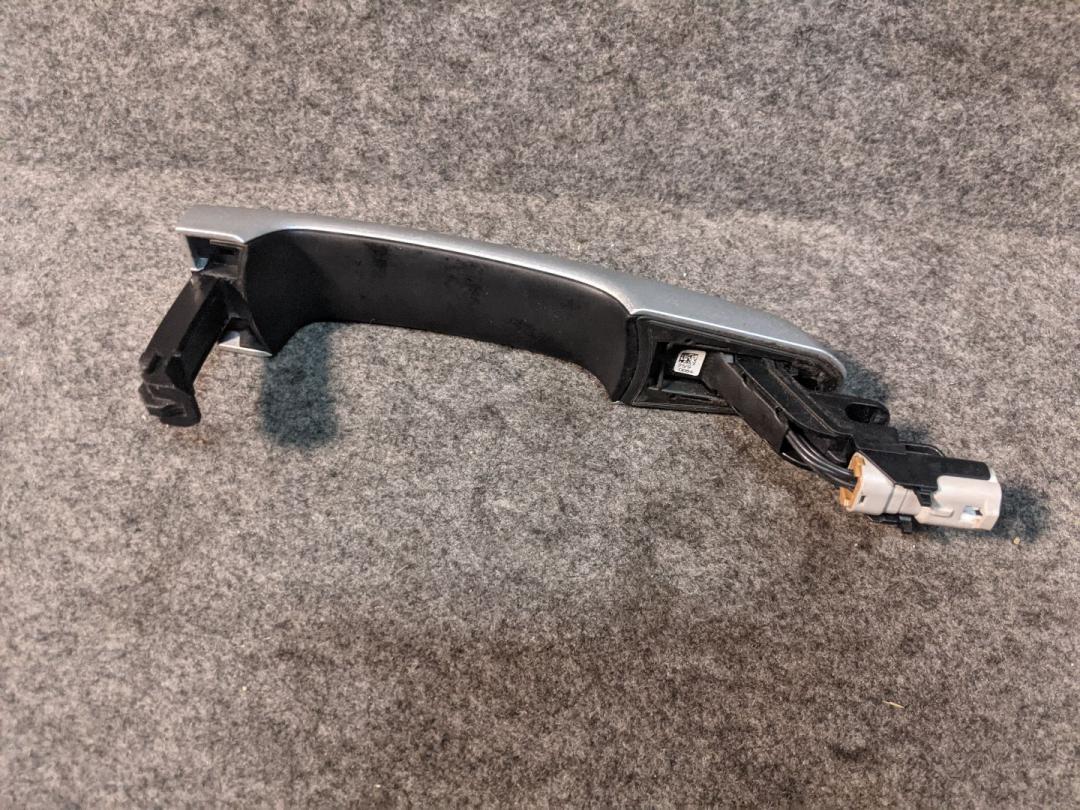 ручка наружная задняя правая Land Rover Range Rover Evoque L538 2013, 2.2 л., 224DT, дизель, АКПП, внедорожник 5 дв. - фото №1