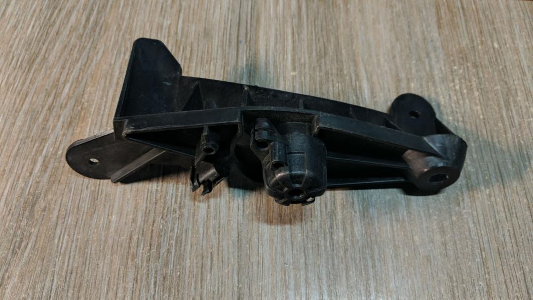механизм открытия капота (кронштейн в салоне) BMW X5 E70 2009, 3.0 л., M57 D30 (306D3), дизель, АКПП, внедорожник 5 дв., 7148521 - фото №1