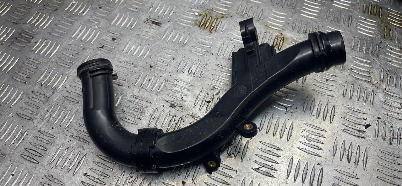 патрубок радиатора Mercedes-Benz C-Класс W205/S205/C205 2016, 2.0 л., M 274.920, бензин, задний привод - фото №1