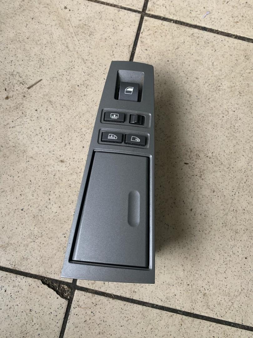 блок управления стеклоподъемниками задней левой BMW 7 серия E65/E66/E67 2002, 4.4 л., бензин, АКПП, седан, 6917107, 7024607 - фото №1