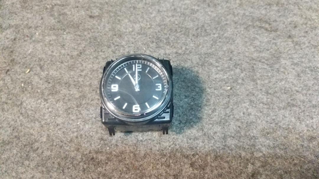 часы Mercedes-Benz E-Класс W213/S213/C238/A238 2016, 2.0 л., OM 654.920, дизель, АКПП, белый, седан, правый руль, A2138270070, 2138270070, VPFXDF-15A030-CA - фото №1