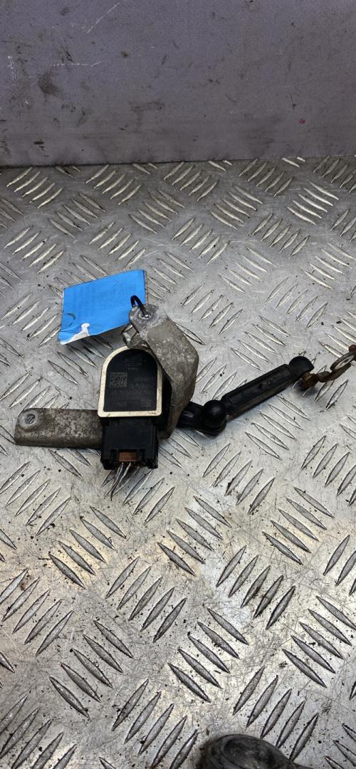 датчик дорожного просвета BMW 5 серия G30/G31 G31 2018, 2.0 л., B48 B20 A, бензин, задний привод, правый руль, 37142959574 - фото №1