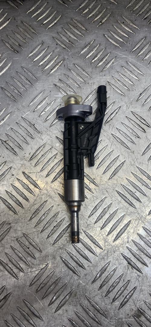 форсунка BMW 5 серия G30/G31 G31 2018, 2.0 л., B48 B20 A, бензин, задний привод, правый руль, 7639990, 13537639990 - фото №1
