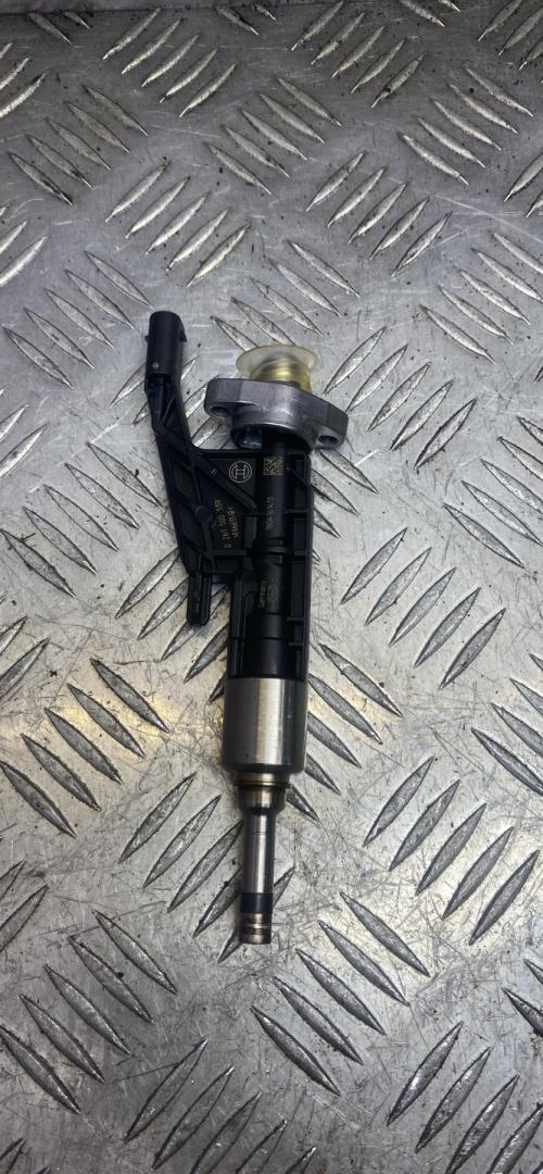 форсунка BMW 5 серия G30/G31 G31 2018, 2.0 л., B48 B20 A, бензин, задний привод, правый руль, 7639990, 13537639990 - фото №1