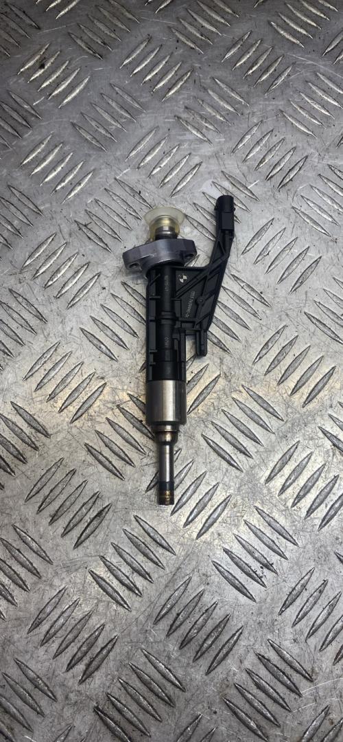 форсунка BMW 5 серия G30/G31 G31 2018, 2.0 л., B48 B20 A, бензин, задний привод, правый руль, 7639990, 13537639990 - фото №1
