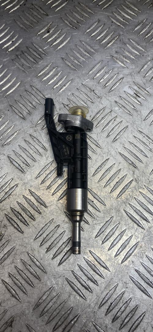 форсунка BMW 5 серия G30/G31 G31 2018, 2.0 л., B48 B20 A, бензин, задний привод, правый руль, 7639990, 13537639990 - фото №1