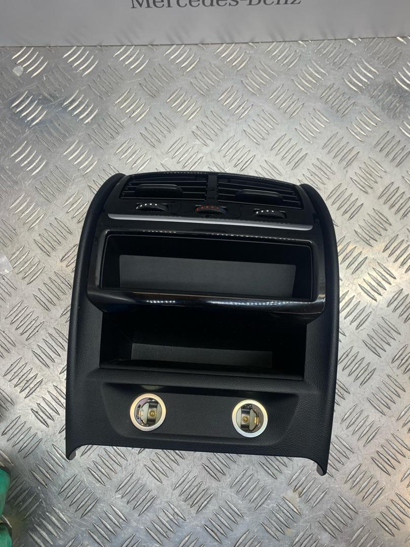 дефлектор обдува салона BMW 5 серия G30/G31 G31 2018, 2.0 л., B48 B20 A, бензин, задний привод, правый руль, 9357865, 584507, 9377080 - фото №1