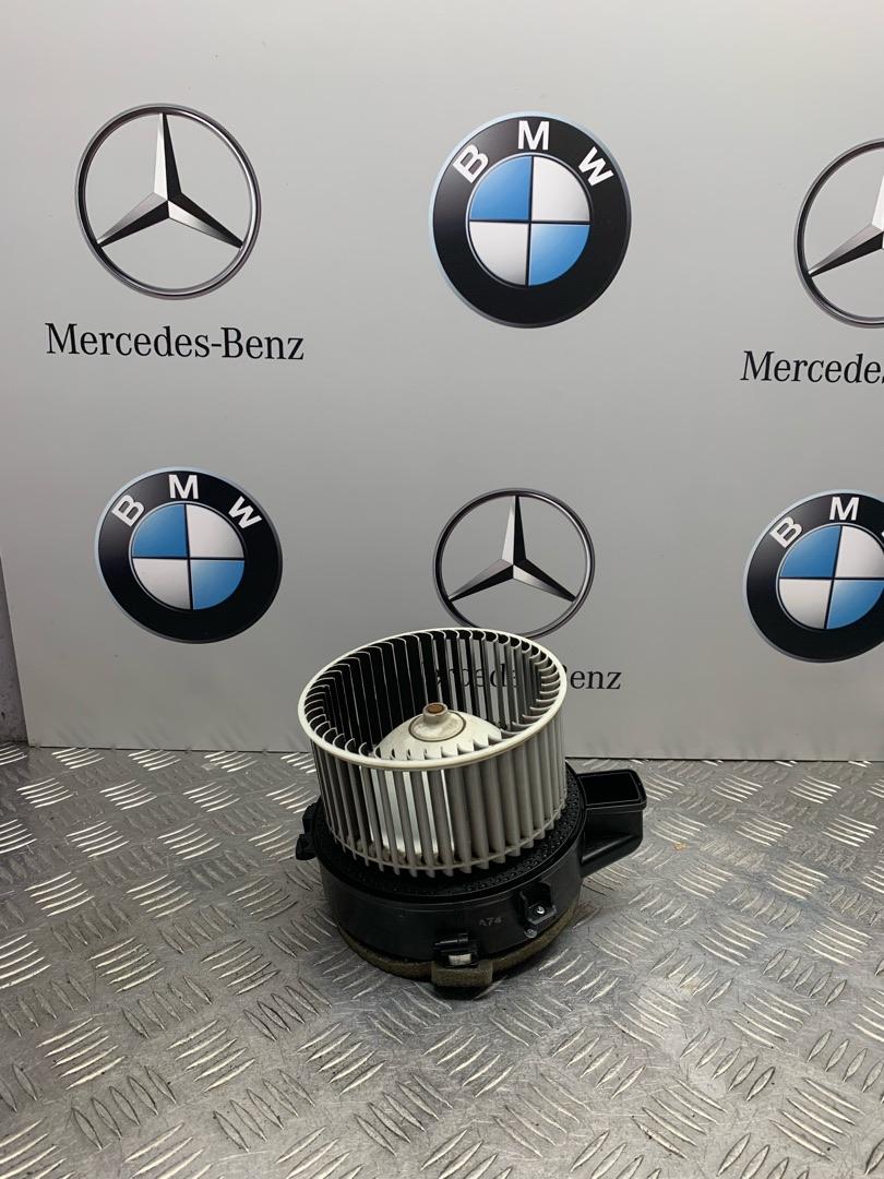 моторчик печки BMW 5 серия G30/G31 G31 2018, 2.0 л., B48 B20 A, бензин, задний привод, правый руль, 718228, 011500123 - фото №1