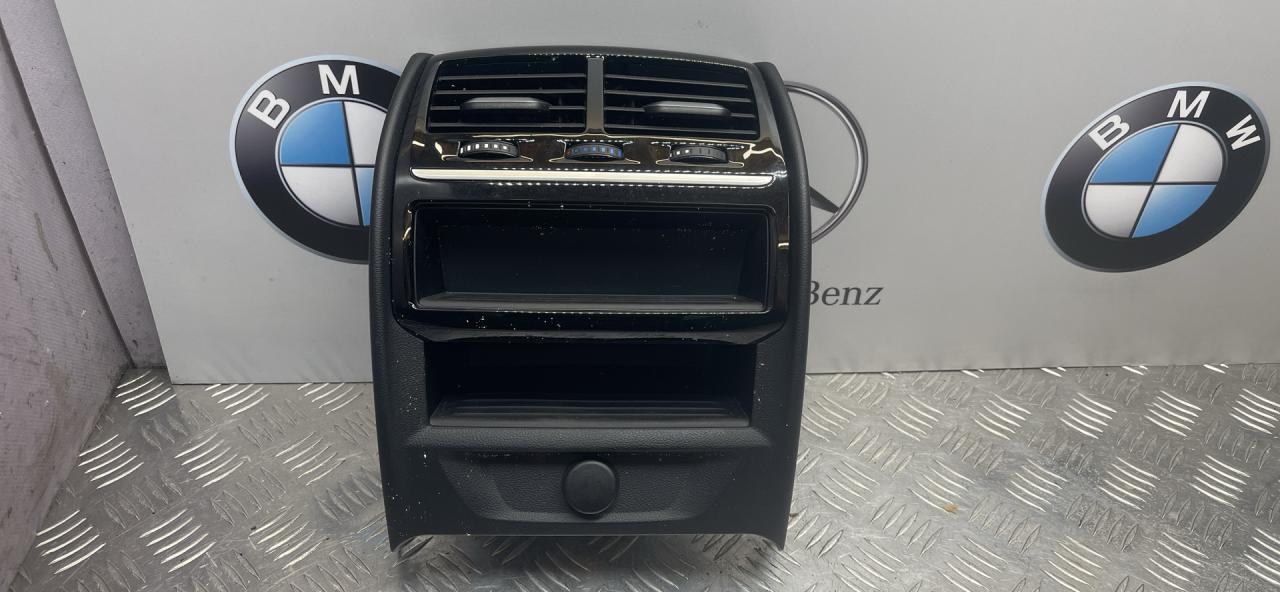 дефлектор обдува салона BMW 5 серия G30/G31 G31 2018, 2.0 л., B48 B20 A, бензин, задний привод, правый руль, 9357865 - фото №1