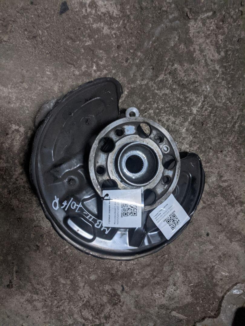 кулак задний правый Mercedes-Benz C-Класс W205/S205/C205 2015, 2.1 л., OM 651.921, дизель, АКПП, универсал, A2053500241, 2053500241 - фото №1