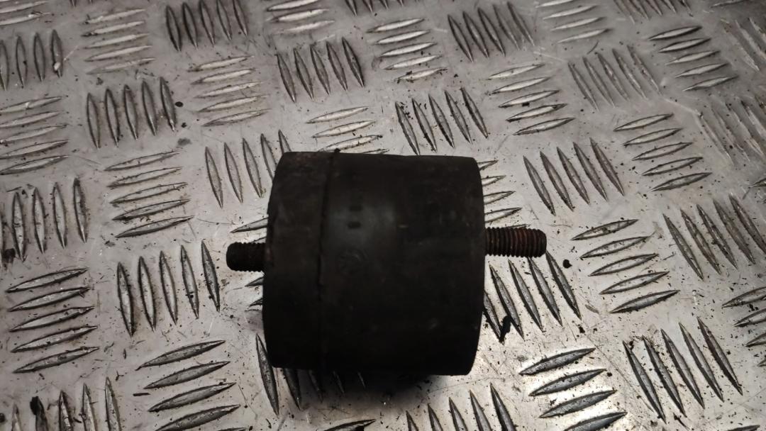 подушка крепления двигателя BMW 5 серия E34 1988, 2.5 л., бензин, 1133364, 11811133364 - фото №1