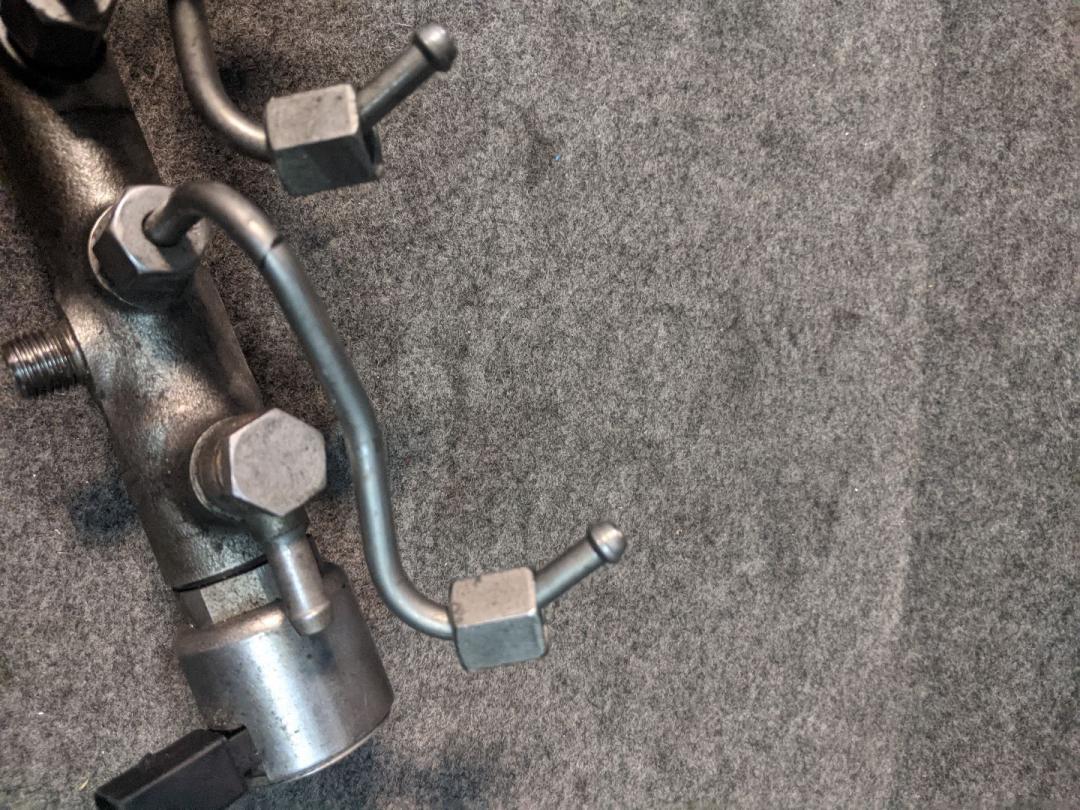 трубка топливная Mercedes-Benz E-Класс W212/S212/C207/A207 2010, 2.1 л., OM 651.924, дизель, АКПП, серебристый, седан - фото №1