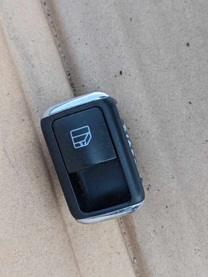 кнопка стеклоподъемника двери Mercedes-Benz C-Класс W204/S204 2008, 2.1 л., OM 646.811, дизель, МКПП, серебро, седан, A2048700451, 2048700451 - фото №1