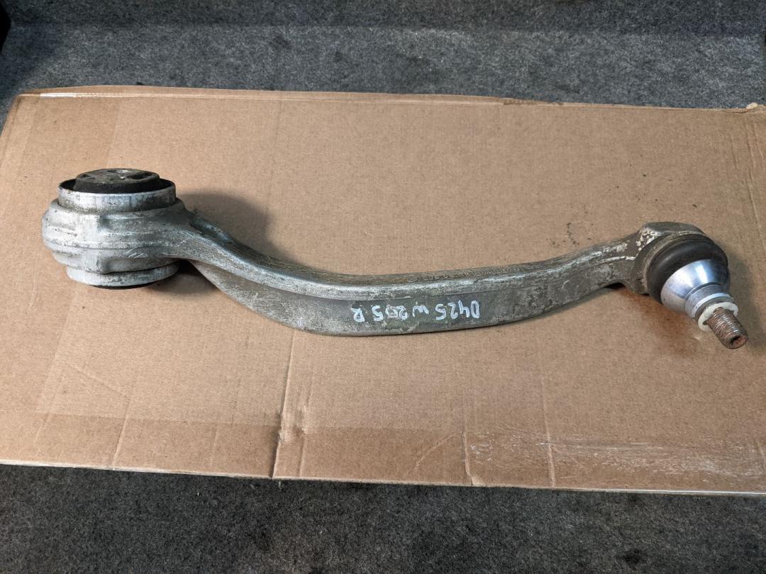 рычаг передний правый Mercedes-Benz C-Класс W205/S205/C205 2015, 2.0 л., M 274.920, бензин, АКПП, седан, правый руль, A2053301605, 2053301605 - фото №1