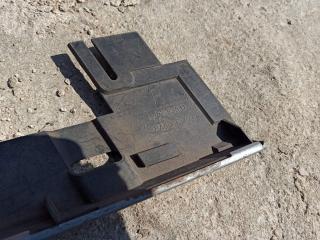 ресничка (ус) правой фары BMW 7 серия E38 1997, 4.0 л., бензин, 8157398