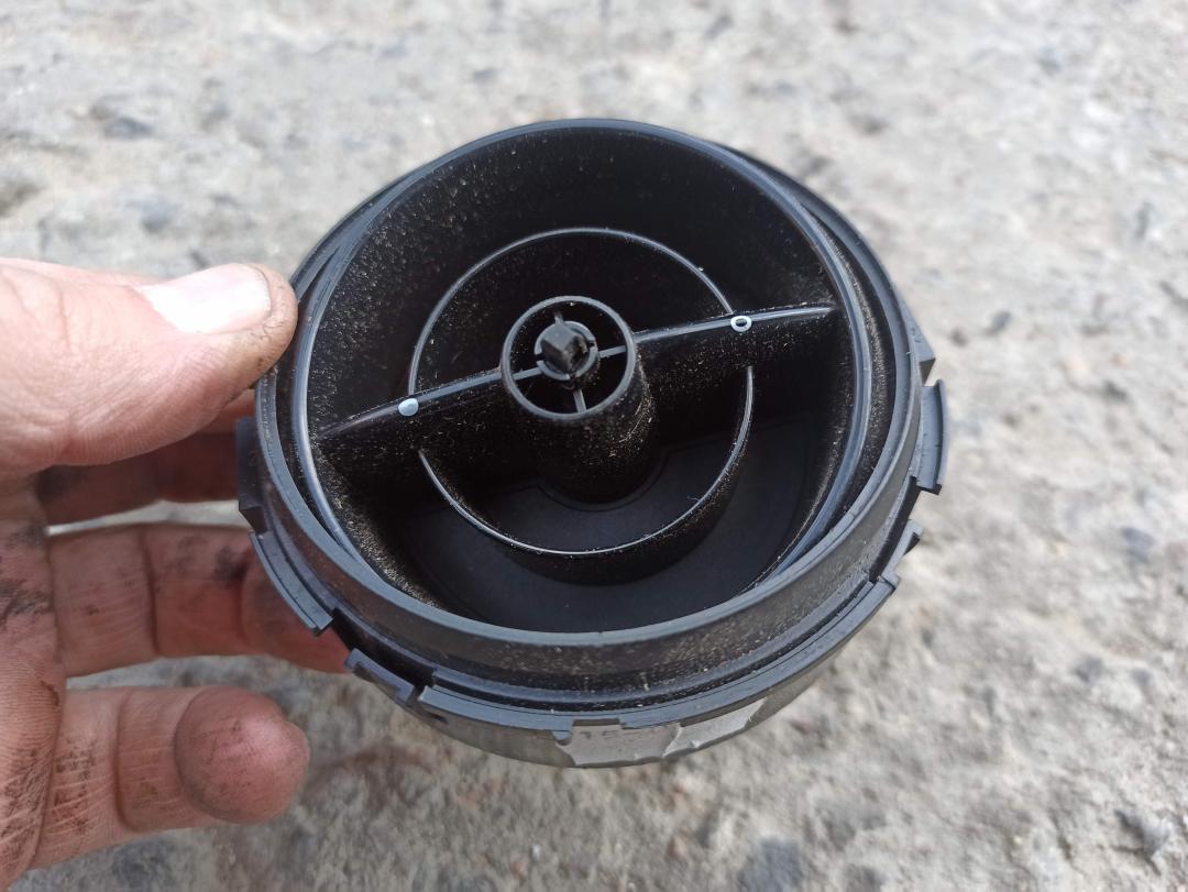 дефлектор обдува салона Mini Cooper 1 поколение 2001, 1.6 л., W10 B16 A, бензин, АКПП, красный, хетчбэк 5 дв. - фото №1