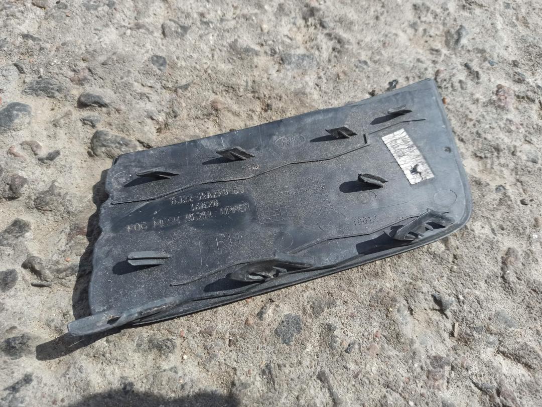 заглушка (решетка) в бампер Mini Cooper 1 поколение 2001, 1.6 л., W10 B16 A, бензин, АКПП, красный, хетчбэк 5 дв. - фото №1