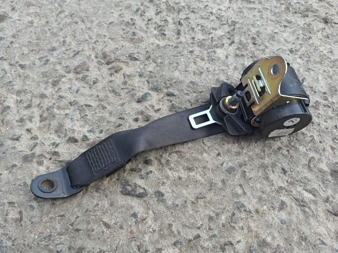 ремень безопасности Mini Cooper 1 поколение 2001, 1.6 л., W10 B16 A, бензин, АКПП, красный, хетчбэк 5 дв. - фото №1