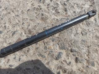 амортизатор крышки багажника (3-5 двери) Mini Cooper 1 поколение 2001, 1.6 л., W10 B16 A, бензин, АКПП, красный, хетчбэк 5 дв.