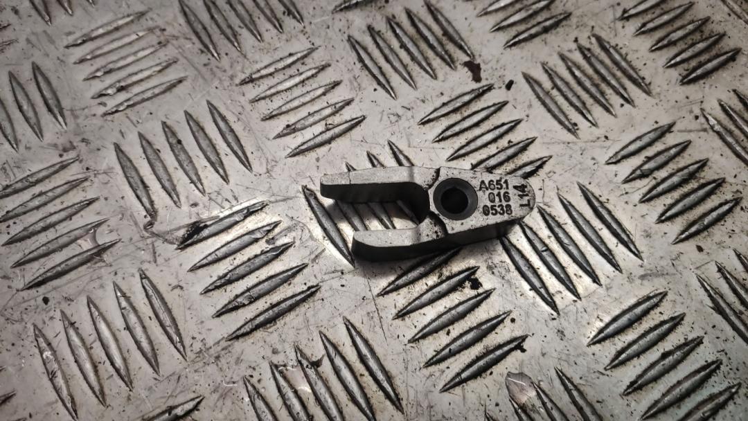 крепление форсунки Mercedes-Benz GLC-Класс X253/C253 2018, 2.2 л., дизель, 6510160538 - фото №1