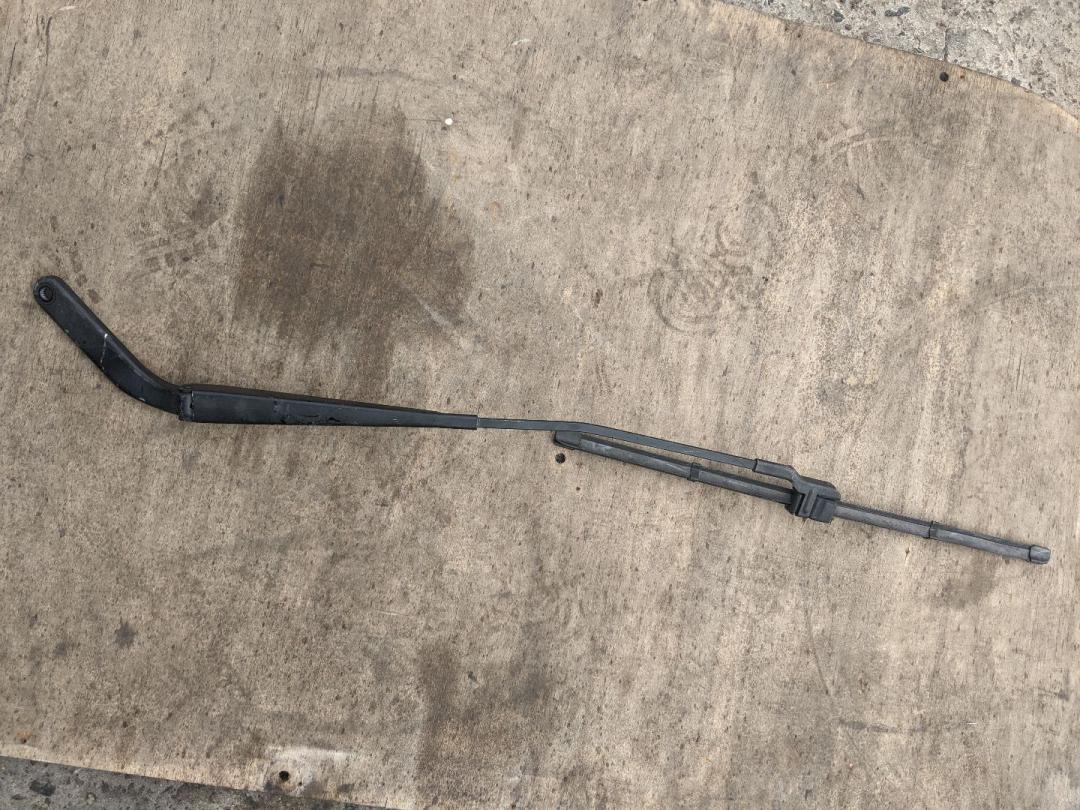 щеткодержатель (поводок стеклоочистителя, дворник) BMW X5 E70 2007, 4.8 л., N62 B48 A, бензин, АКПП, 7153739, 61617153739 - фото №1