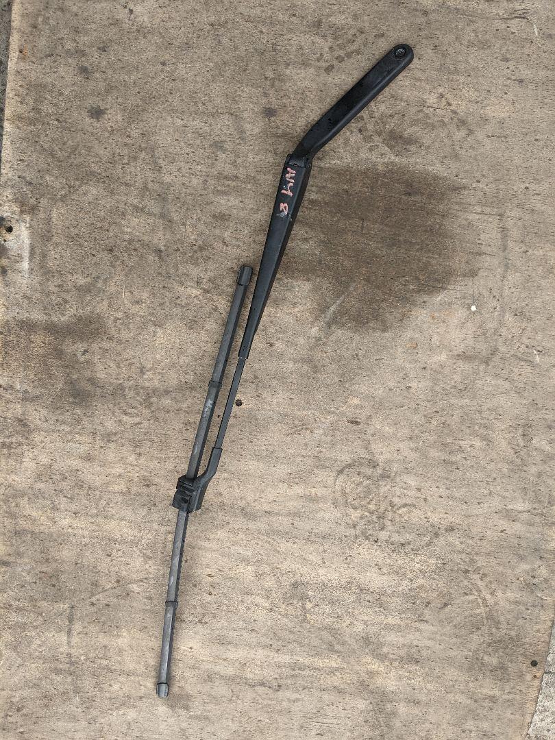 щеткодержатель (поводок стеклоочистителя, дворник) BMW X5 E70 2007, 4.8 л., N62 B48 A, бензин, АКПП, 7153736, 61617153736 - фото №1