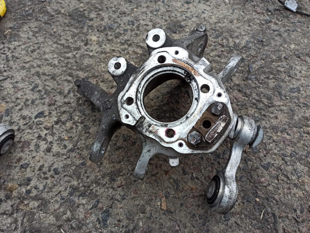 кулак задний правый BMW 7 серия F01/F02 2011, 3.0 л., N54 B30 A, бензин, седан, 6797448 - фото №1