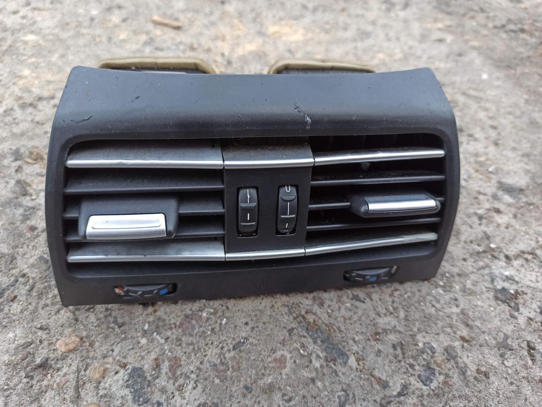 дефлектор обдува салона BMW 7 серия F01/F02 2011, 3.0 л., N54 B30 A, бензин, седан, 9116249 - фото №1