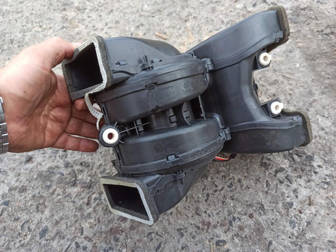 моторчик печки BMW 7 серия F01/F02 2011, 3.0 л., N54 B30 A, бензин, седан, 9216335 - фото №1