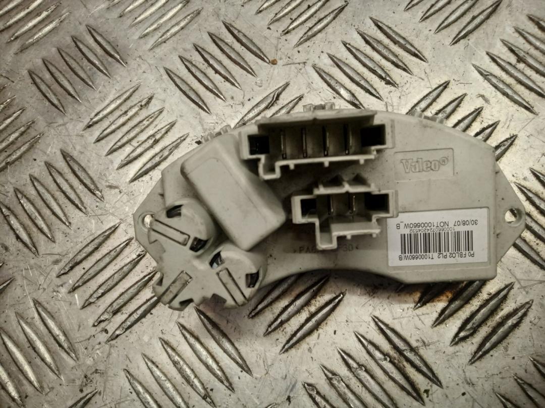 сопротивление печки BMW 3 серия E90/E91/E92/E93 2007 - фото №1