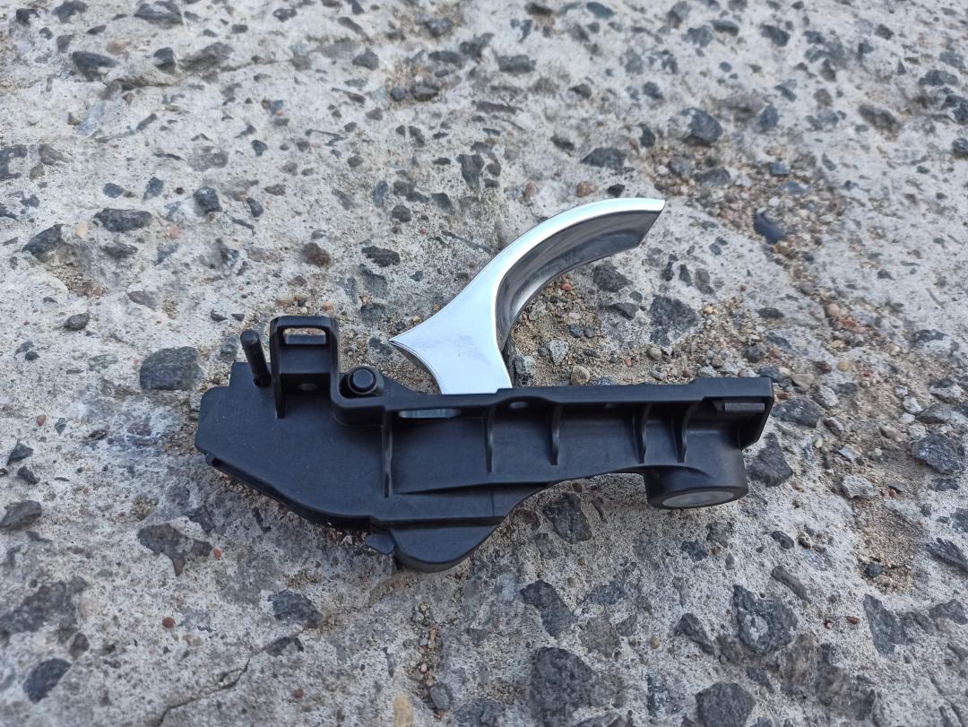 ручка внутренняя передняя правая BMW 7 серия F01/F02 2011, 3.0 л., N54 B30 A, бензин, седан, 9116342 - фото №1