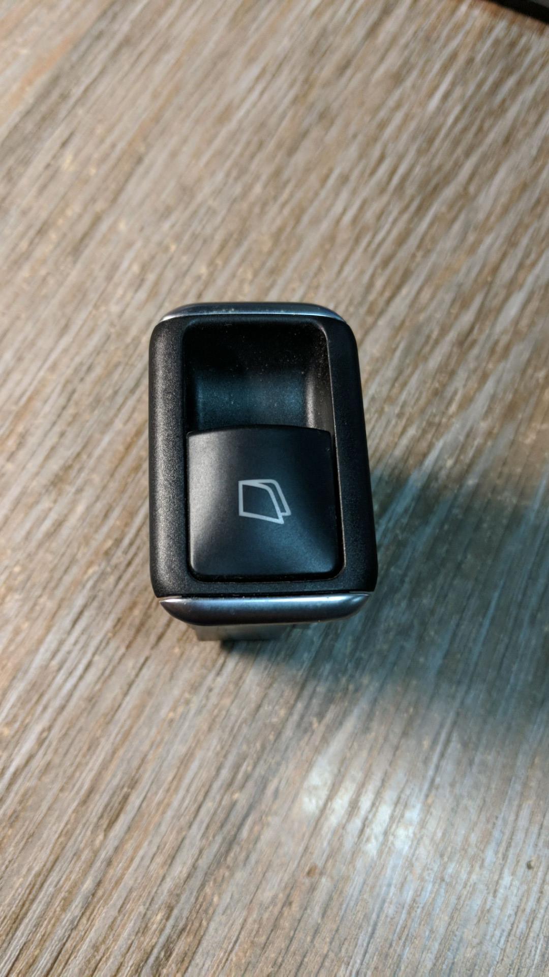 кнопка стеклоподъемника двери задней левой Mercedes-Benz GL-Класс X166 2014, 3.0 л., OM 642.826, дизель, АКПП, белый, внедорожник 5 дв., A1668200210, 1668200210 - фото №1