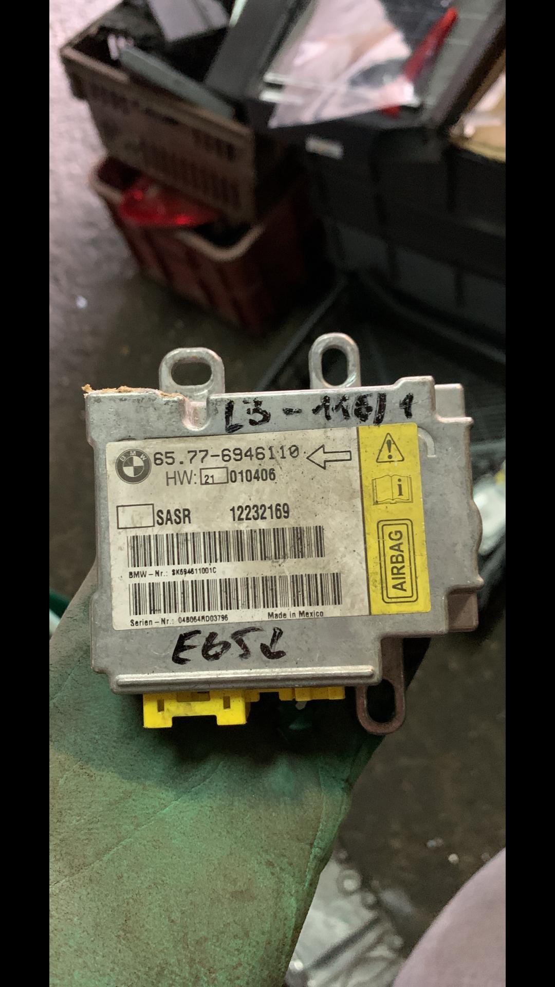 датчик удара BMW 7 серия E65/E66/E67 2004, 3.0 л., бензин, АКПП, седан, 6946110, 65776946110 - фото №1