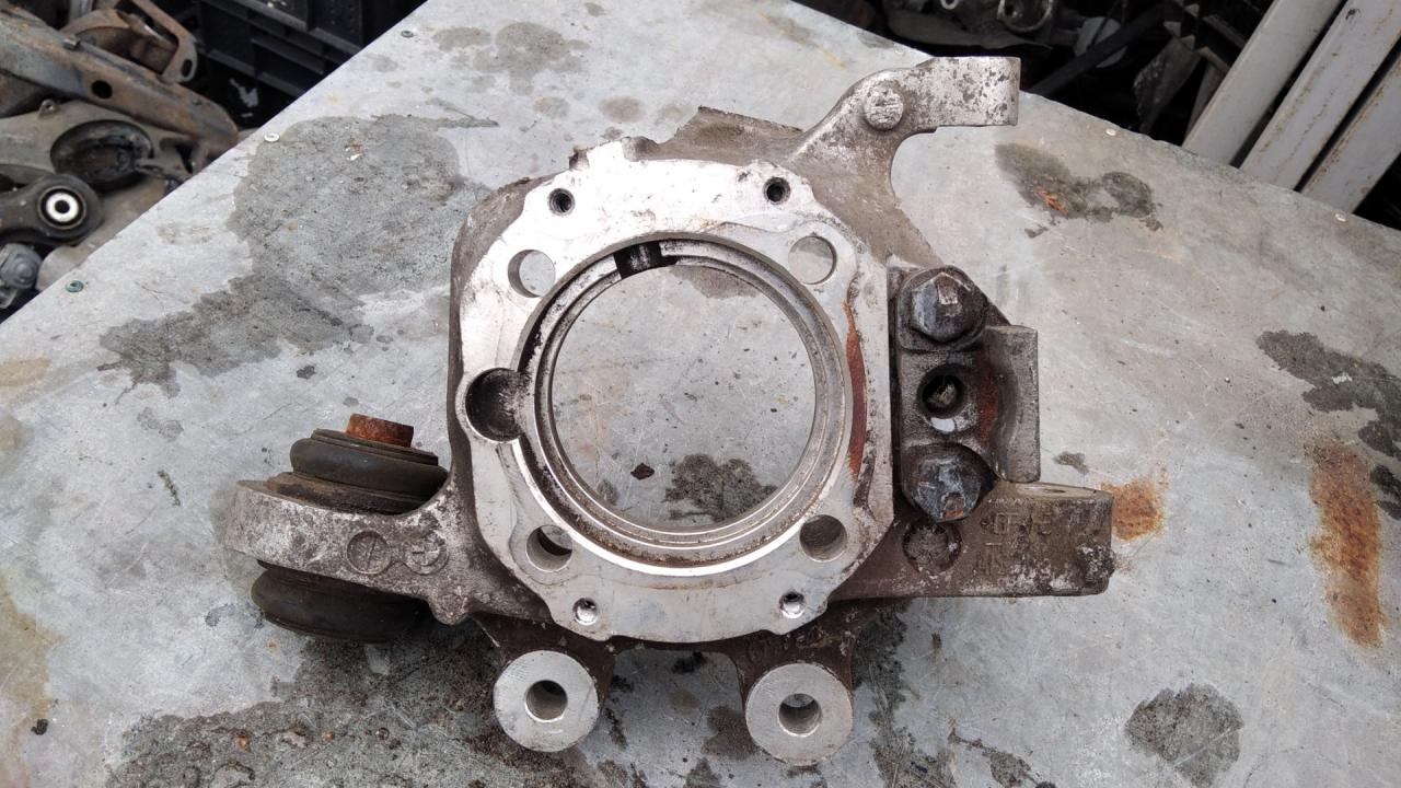 кулак поворотный левый BMW 7 серия E65/E66/E67 2002, 4.4 л., бензин, АКПП, седан - фото №1