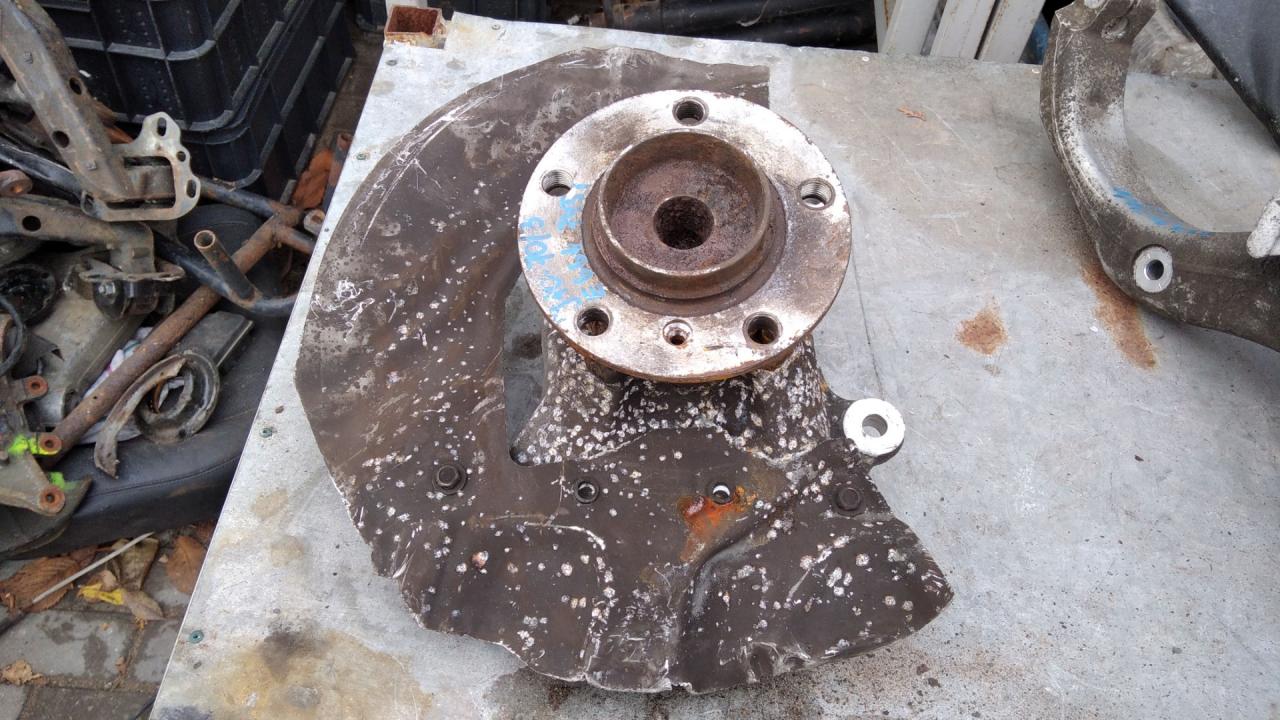 кулак поворотный левый BMW 7 серия E65/E66/E67 2003, 4.4 л., бензин, АКПП, седан - фото №1