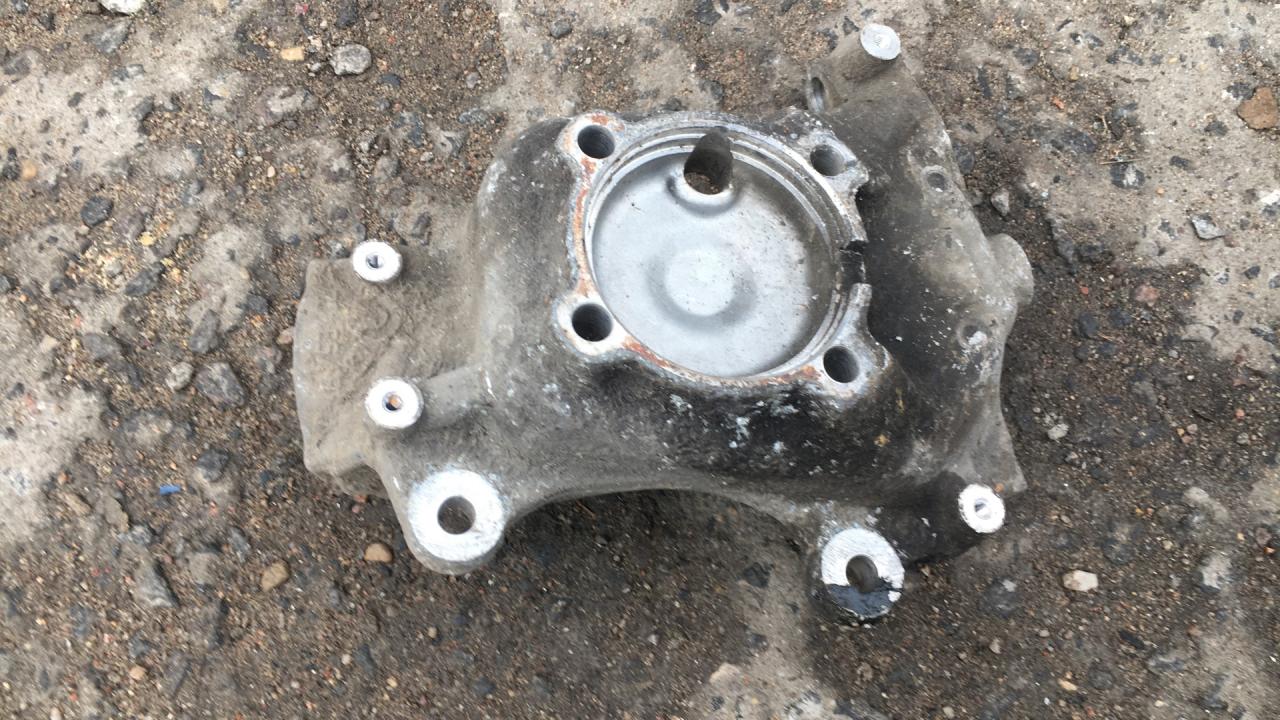 кулак поворотный правый BMW 7 серия E65/E66/E67 2004, 4.6 л., бензин, АКПП, седан - фото №1