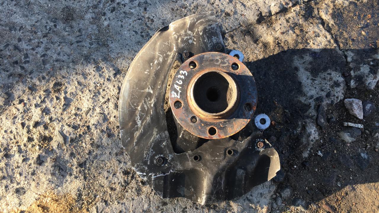 кулак поворотный правый BMW 7 серия E65/E66/E67 2003, 4.0 л., бензин, АКПП, седан - фото №1