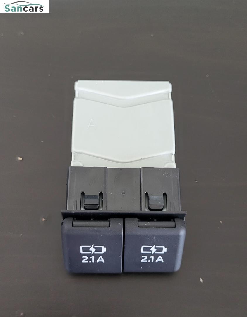 разъем AUX / USB Toyota RAV4 5 поколение (XA50) 2021, 2.5 л., бензин, вариатор, внедорожник 5 дв., 8553233020 - фото №1