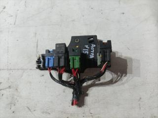 блок предохранителей Opel Astra H (2004 - 2007), 13222872