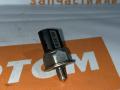 датчик давления топлива Volkswagen Jetta 5 поколение (2005 - 2011), 2.0 л., BVY, бензин, 03C906051D - фото №2