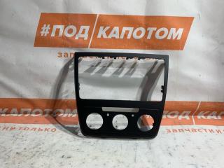 рамка под магнитолу Skoda Yeti 1 поколение 2013, 1.2 л., CBZB, бензин, АКПП, 1z / f9r, хетчбэк 5 дв., передний привод, 5L0858069